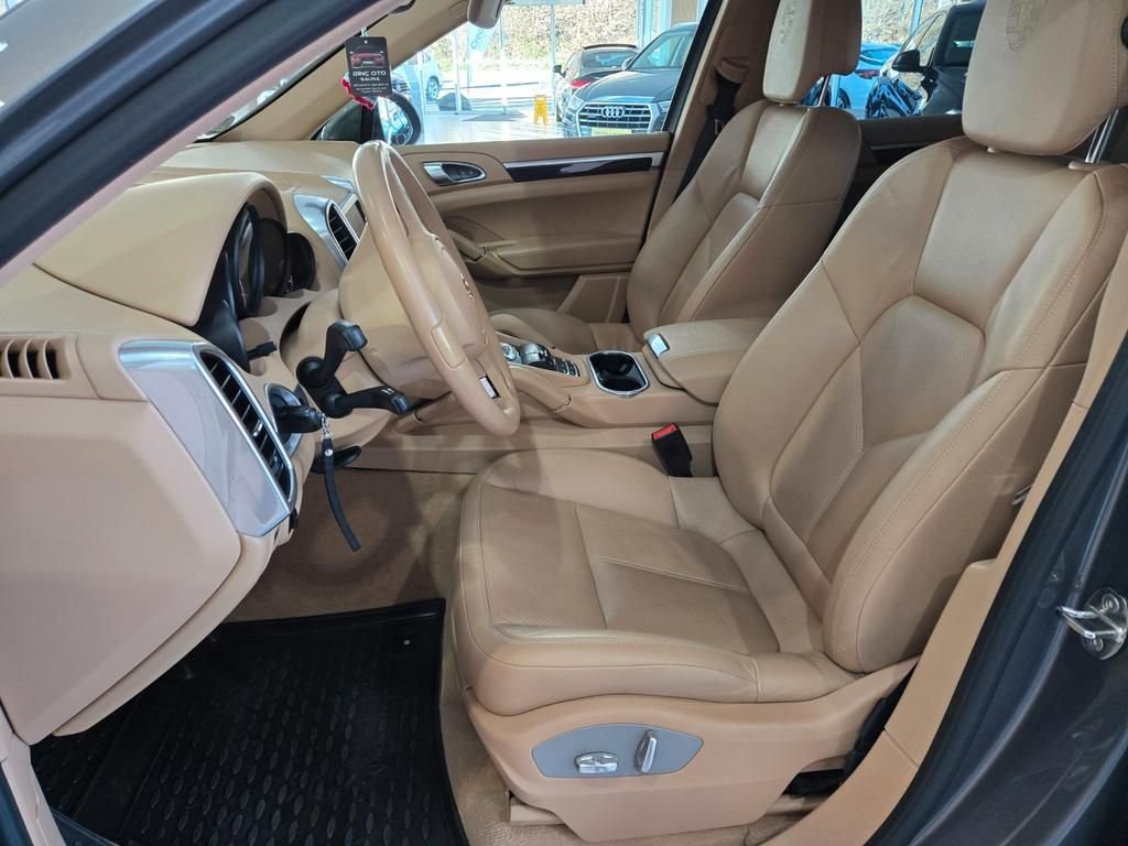Porsche Cayenne (Type 92A) – Image 9